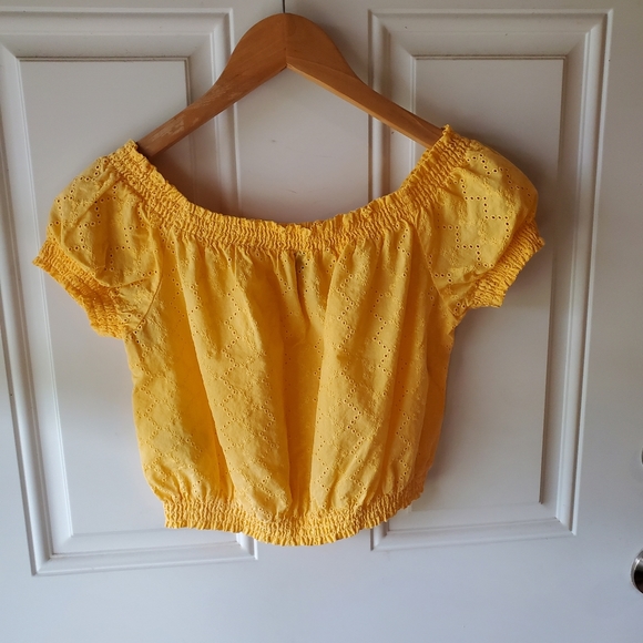 Women's Yellow Crop Top,  sz 4 - Picture 2 of 4